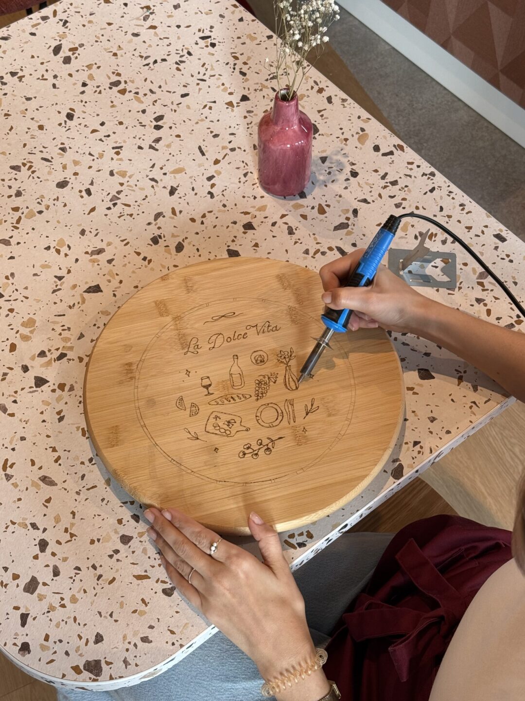 Borrelplank graveren